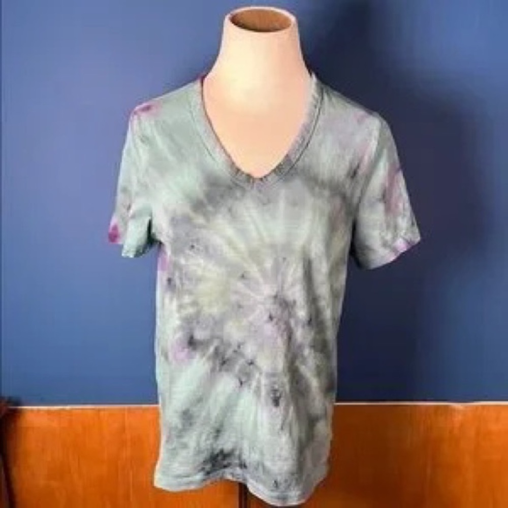 Men's Tie-Dye V-Neck Shirt